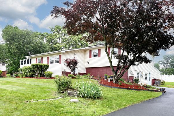 Attached, Exterior, Facade, Brick Facade, Raised Ranch