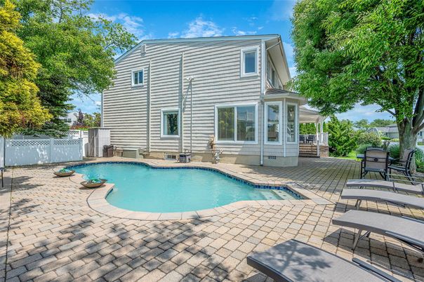 Exterior, Pool