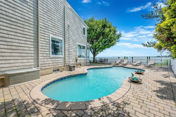 Exterior, Hot Tub, Pool, Water