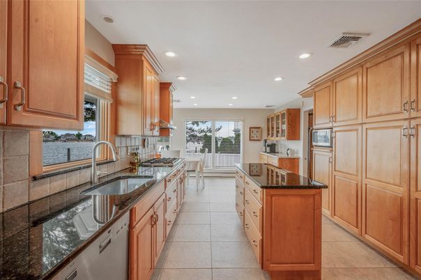 Interior, Kitchen, Recessed Lighting, Water