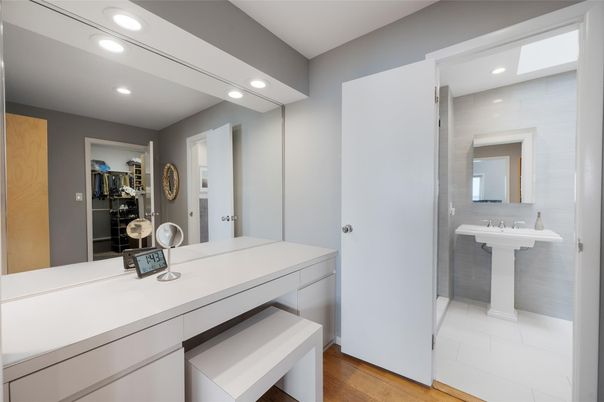 Bathroom, Interior, Recessed Lighting, Wood Texture Flooring