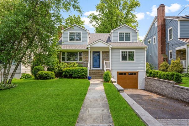 Attached, Exterior, Facade, Raised Ranch