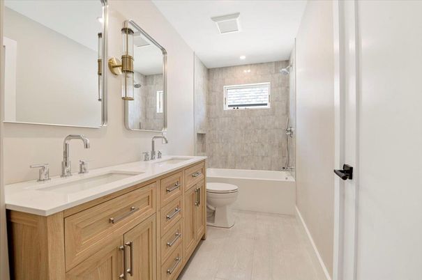 Bathroom, Dual Sink Vanities, Interior, Recessed Lighting