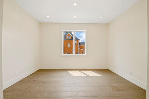 Empty room, Interior, Recessed Lighting, Wood Texture Flooring
