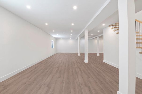 Empty room, Interior, Recessed Lighting, Wood Texture Flooring