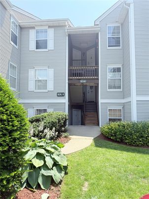 Exterior, Facade, Rowhouse