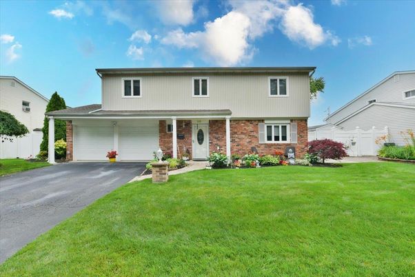 Attached, Exterior, Facade, Brick Facade, Split Level
