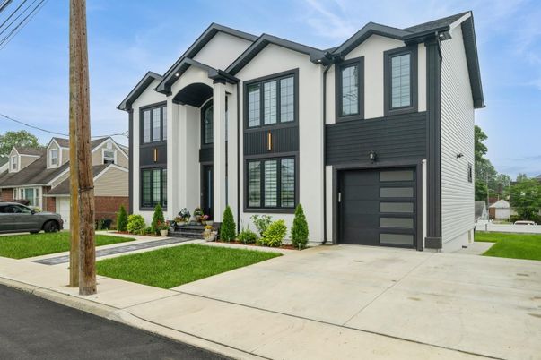 Attached, Exterior, Facade, Rowhouse