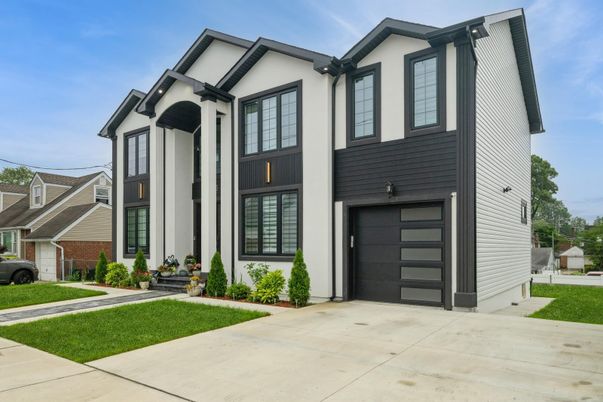 Attached, Exterior, Facade, Rowhouse