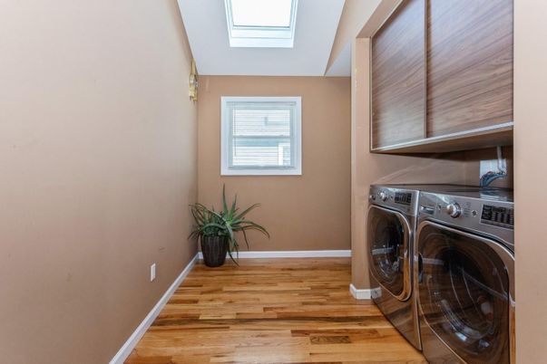 Interior, Washer, Wood Texture Flooring