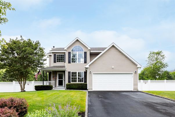 Attached, Exterior, Facade, Farmhouse