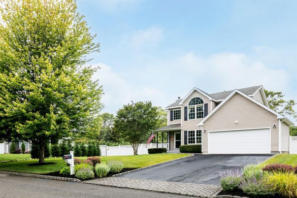 Attached, Exterior, Facade, Farmhouse
