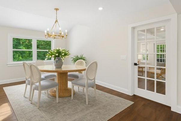 Chandelier, Dining room, Interior, Recessed Lighting, Wood Texture Flooring