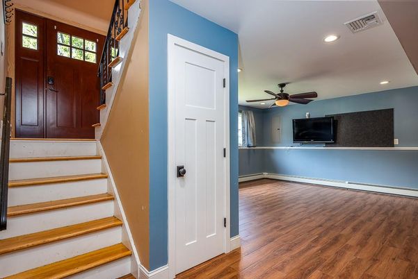 Interior, Recessed Lighting, Wood Texture Flooring