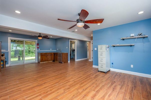 Empty room, Interior, Recessed Lighting, Wood Texture Flooring