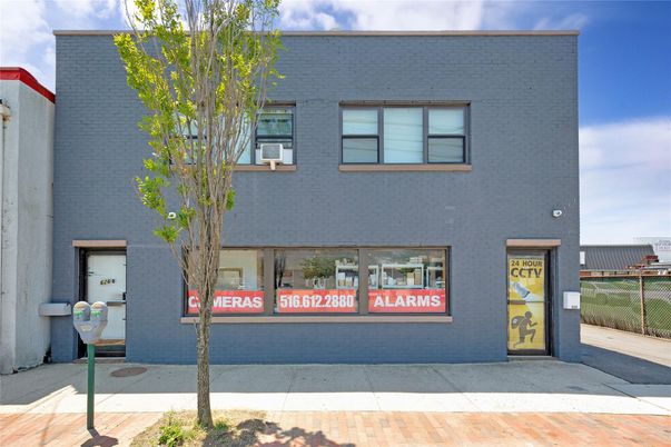Exterior, Facade, None