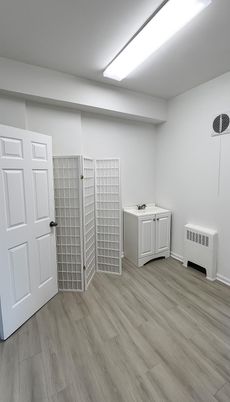 Interior, Washer, Wood Texture Flooring