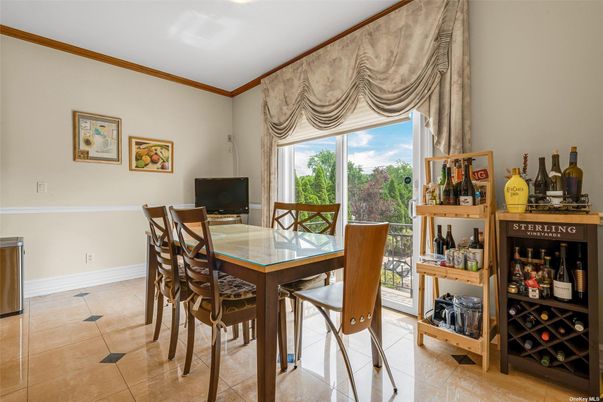 Dining room, Interior