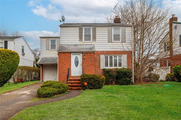 Attached, Exterior, Facade, Brick Facade, Raised Ranch