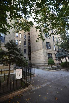 Exterior, Facade, Rowhouse