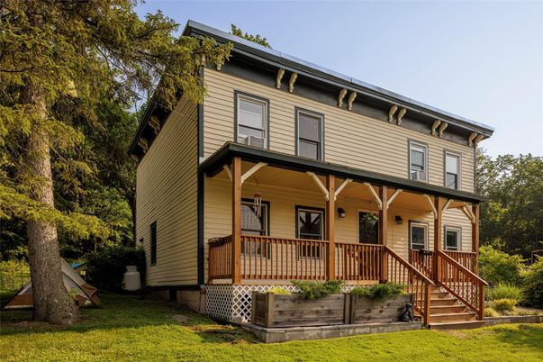 Backyard, Exterior, Facade, Rowhouse
