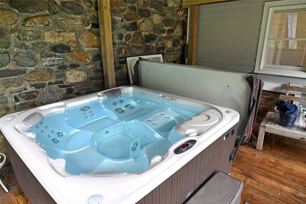 Exterior, Hot Tub