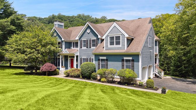 Backyard, Exterior, Facade, Queen Anne Victorian
