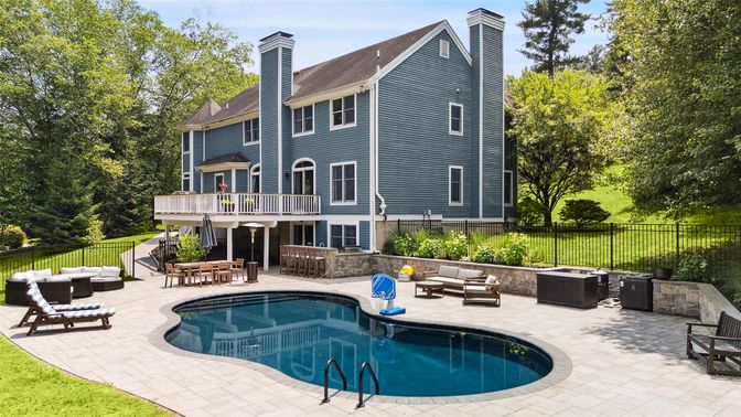 Exterior, Pool