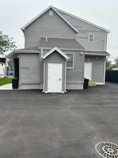 Attached, Exterior, Facade, American Craftsman