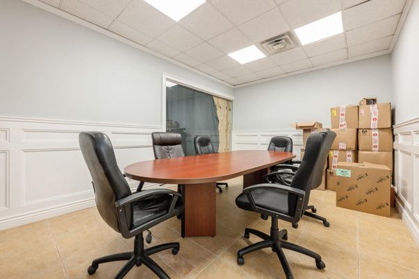 Home Office, Interior