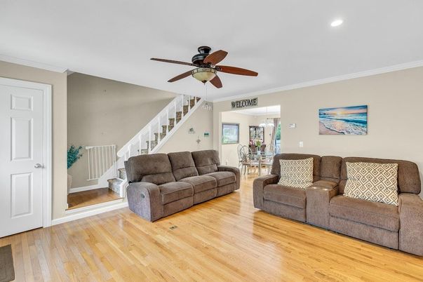 Interior, Living room, Recessed Lighting, Wood Texture Flooring