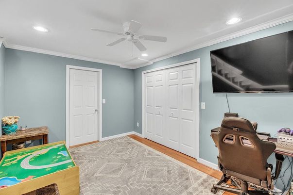 Interior, Recessed Lighting, Wood Texture Flooring