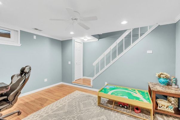 Interior, Recessed Lighting, Wood Texture Flooring