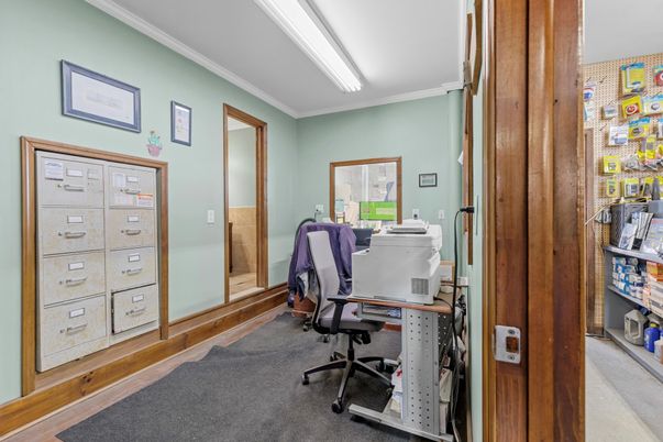 Home Office, Interior