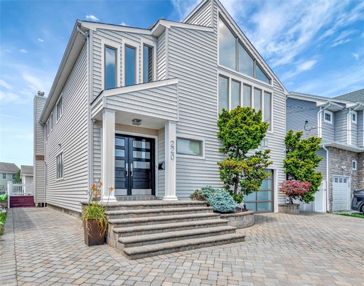Attached, Exterior, Facade, Rowhouse