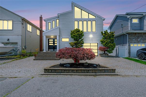 Attached, Exterior, Facade, Brick Facade, Rowhouse