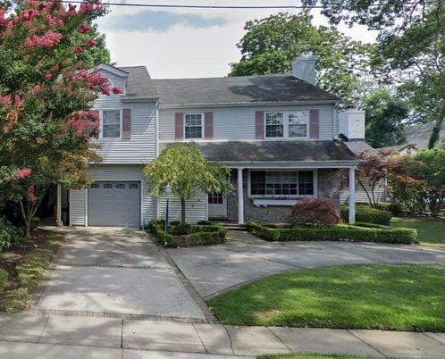 Attached, Exterior, Facade, American Foursquare