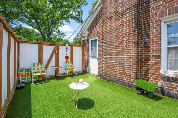 Backyard, Exterior