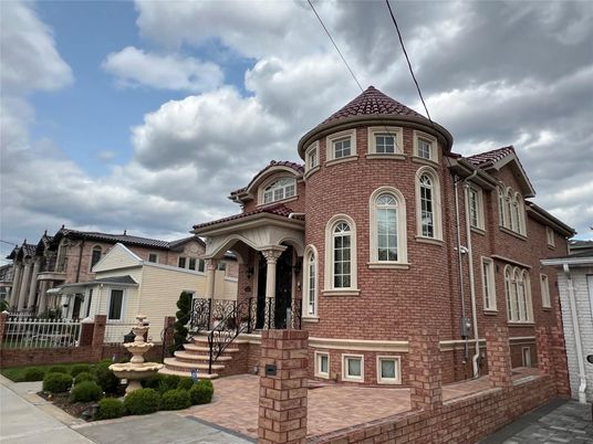 Exterior, Facade, Brick Facade, Queen Anne Victorian