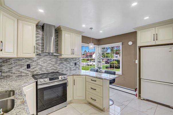 Chandelier, Interior, Kitchen, Marble, Pendant Lights, Recessed Lighting, Stainless Steel Appliances