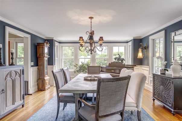 Chandelier, Dining room, Interior, Recessed Lighting, Wood Texture Flooring