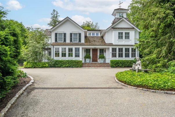 Exterior, Facade, Farmhouse