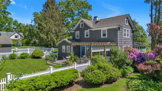 Backyard, Exterior, Facade, Queen Anne Victorian