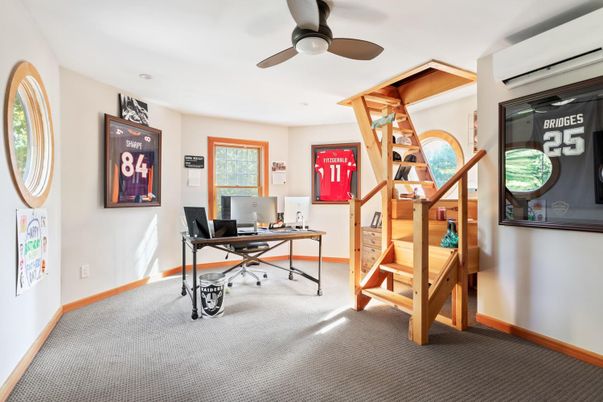 Home Office, Interior