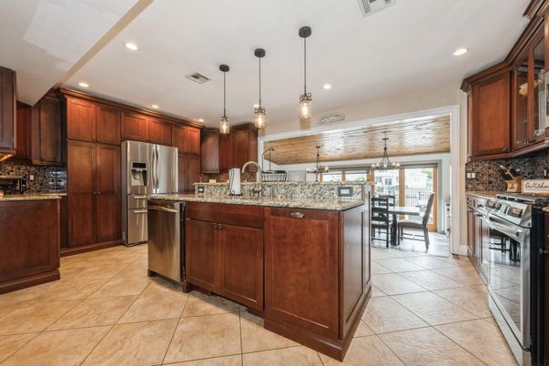 Dining room, Interior, Kitchen, Pendant Lights, Recessed Lighting, Stainless Steel Appliances