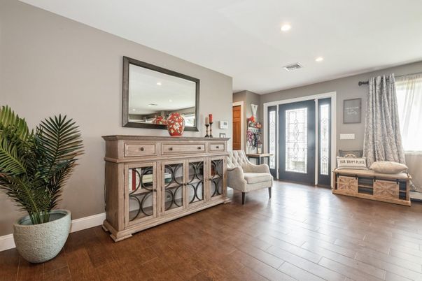 Interior, Recessed Lighting, Wood Texture Flooring