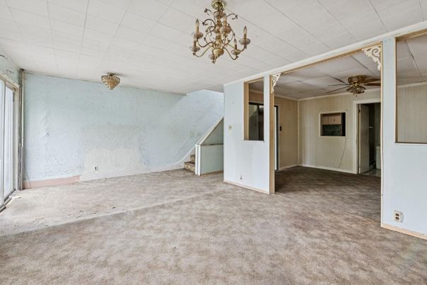 Chandelier, Empty room, Interior