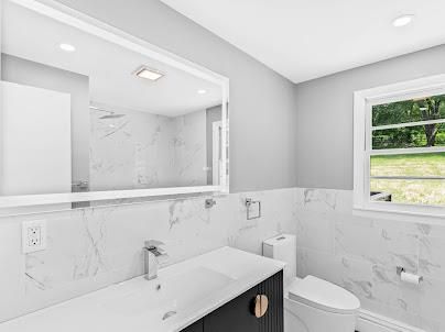 Bathroom, Interior, Marble Walls, Recessed Lighting