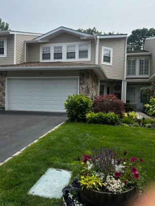Attached, Exterior, Facade, Rowhouse