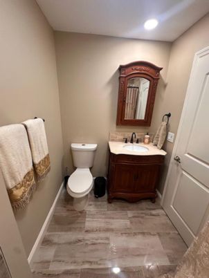 Bathroom, Interior, Recessed Lighting